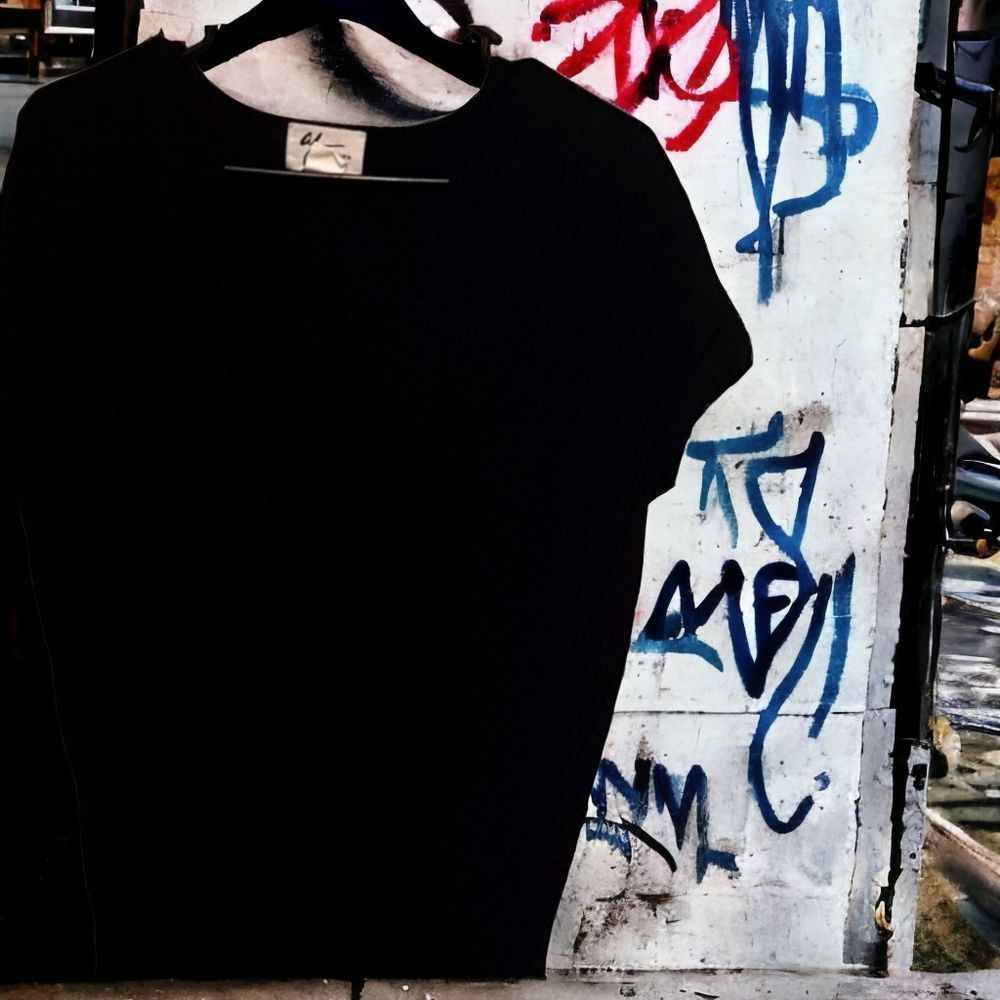 Ladies Perfect Black Top! Classic